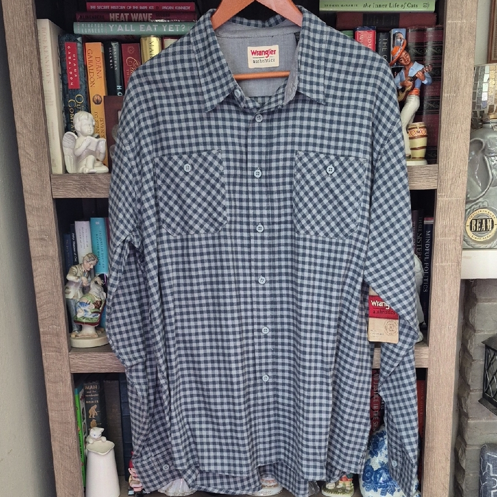 Wrangler Men's Gray Checkered Button Down Shirt